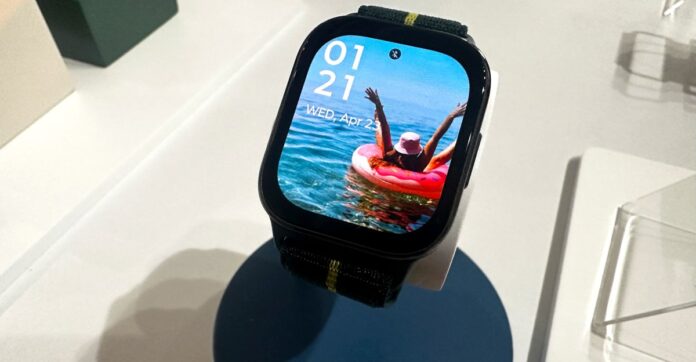 Rephrase single title from this title Motorola’s new watch and earbuds are a case study in deja vu
 . And it must return only title i dont want any extra information or introductory text with title e.g: 