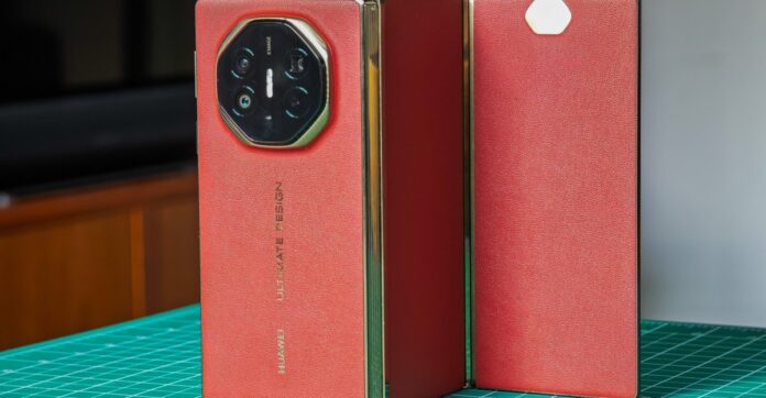 Huawei's First Trifold Phone Has Major Flaws