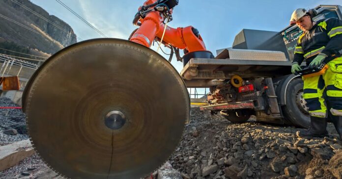 Robot Cuts Rock with Precision Sawblade