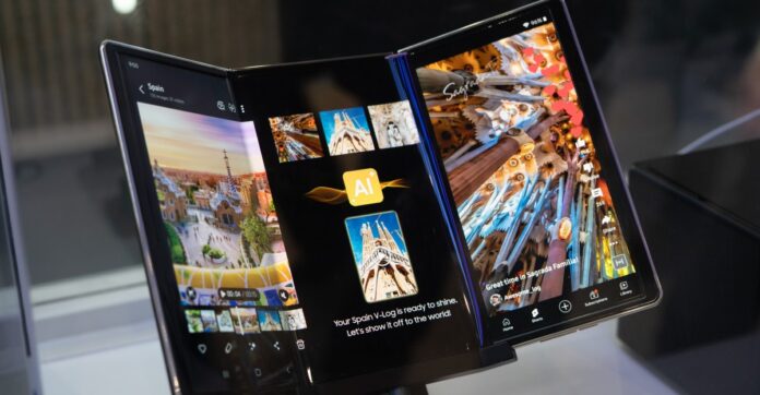 Samsung Leaks Own Trifold Phone Design